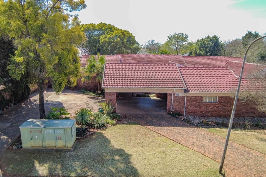 5 Bedroom Property for Sale in Hennopspark Gauteng