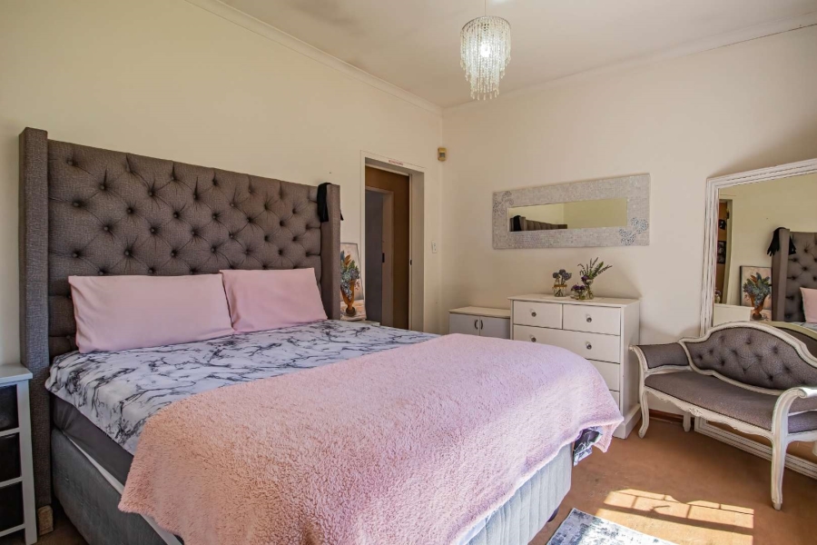 5 Bedroom Property for Sale in Hennopspark Gauteng