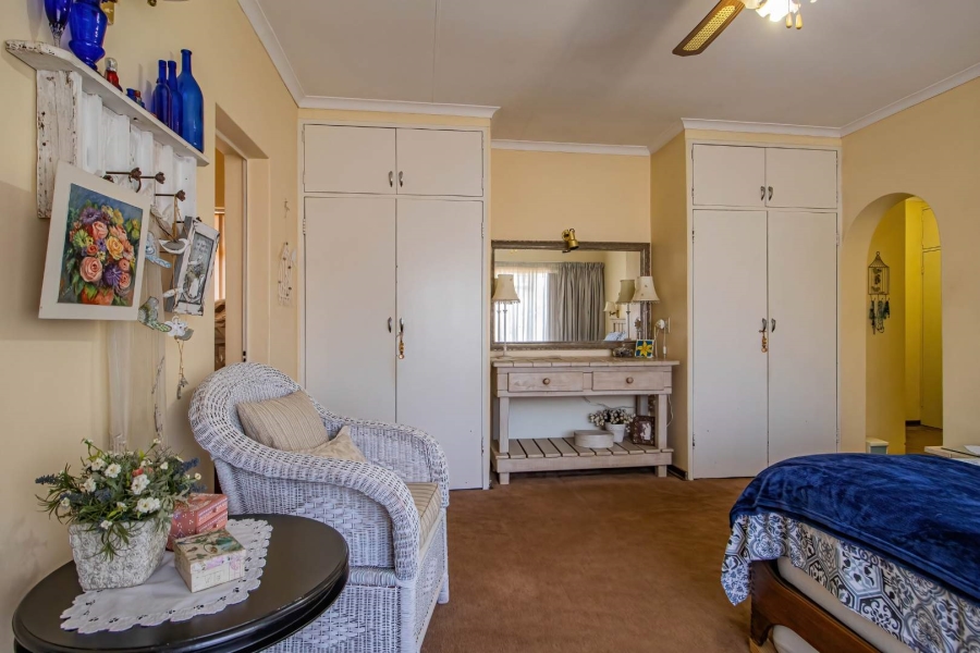 5 Bedroom Property for Sale in Hennopspark Gauteng