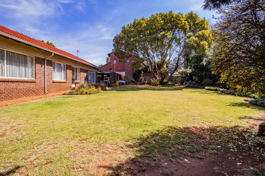 5 Bedroom Property for Sale in Hennopspark Gauteng