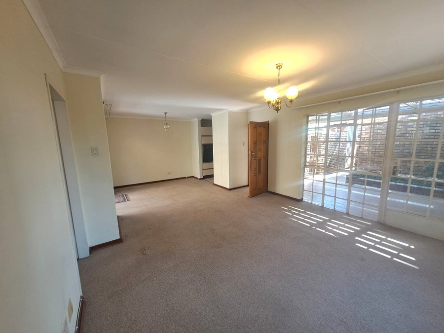 To Let 2 Bedroom Property for Rent in Val de Grace Gauteng