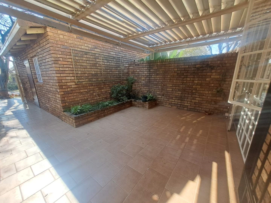 To Let 2 Bedroom Property for Rent in Val de Grace Gauteng