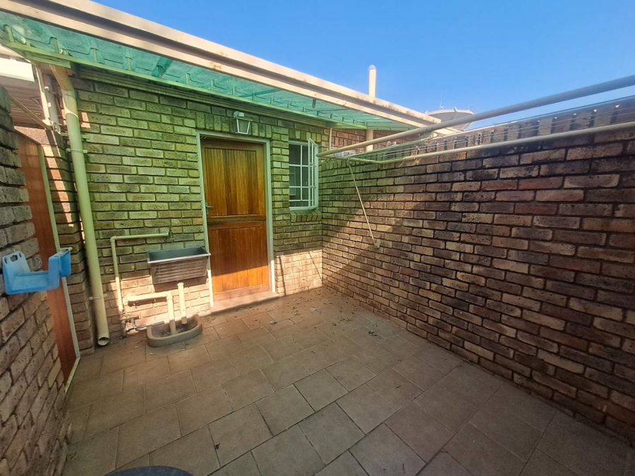 To Let 2 Bedroom Property for Rent in Val de Grace Gauteng
