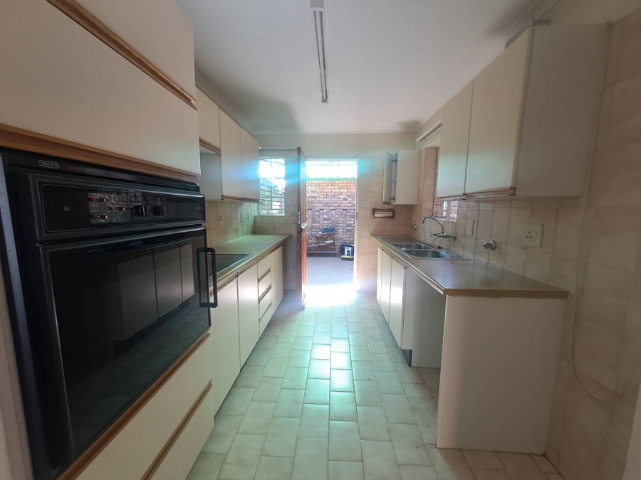 To Let 2 Bedroom Property for Rent in Val de Grace Gauteng