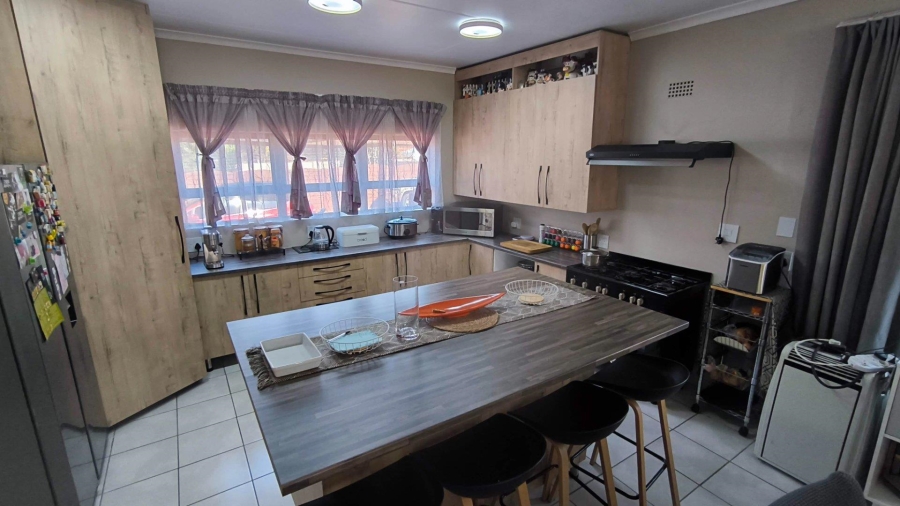 4 Bedroom Property for Sale in Brackenhurst Gauteng