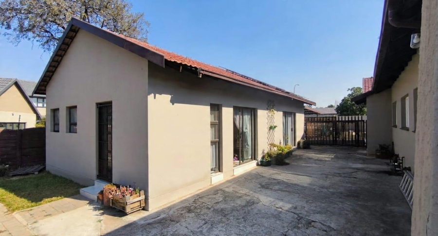 4 Bedroom Property for Sale in Brackenhurst Gauteng