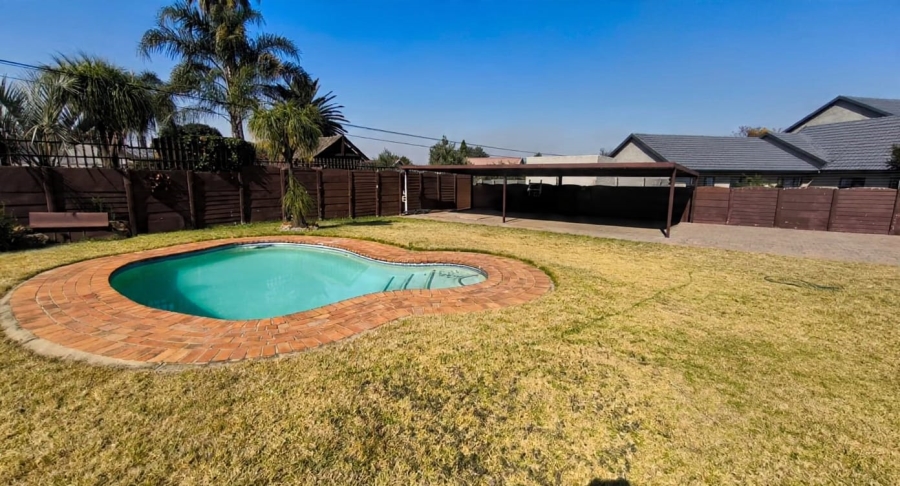 4 Bedroom Property for Sale in Brackenhurst Gauteng