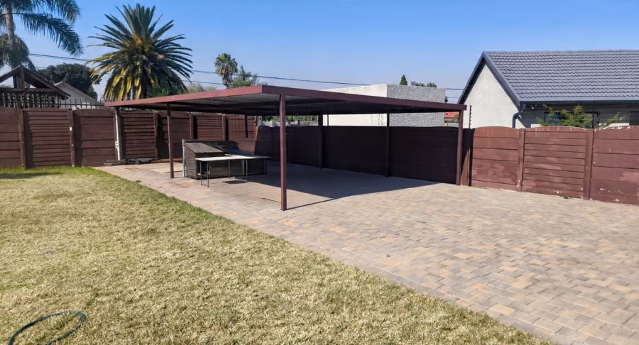 4 Bedroom Property for Sale in Brackenhurst Gauteng