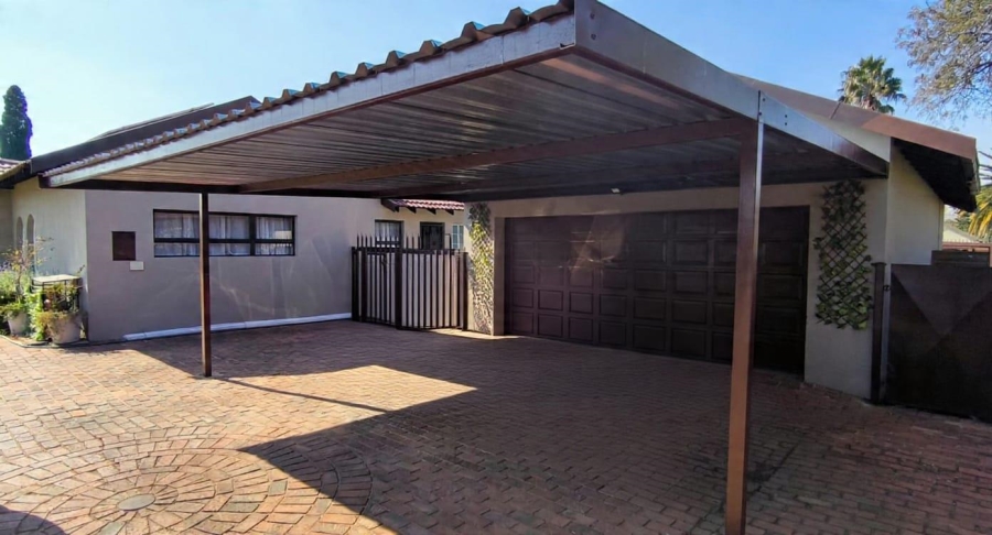 4 Bedroom Property for Sale in Brackenhurst Gauteng