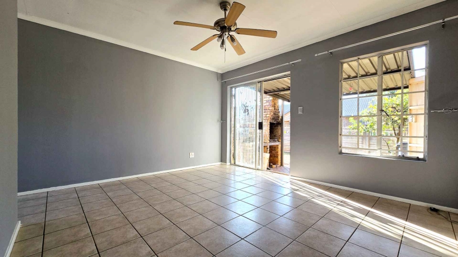 2 Bedroom Property for Sale in Doornpoort Gauteng