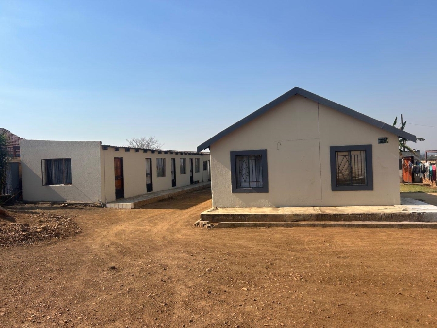 8 Bedroom Property for Sale in Lotus Gardens Gauteng