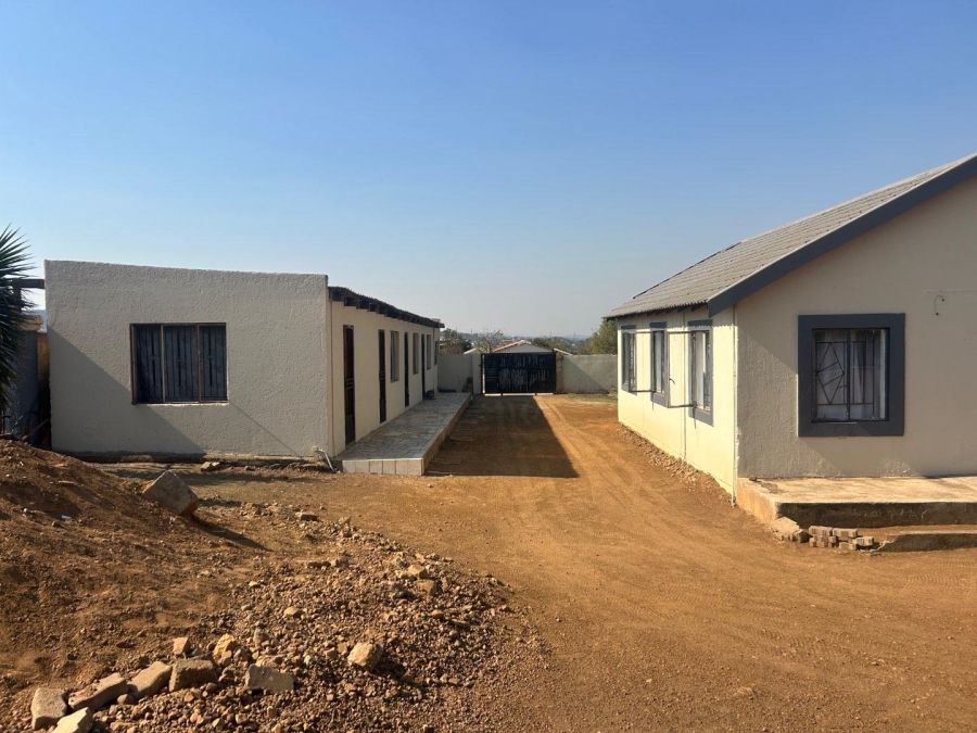 8 Bedroom Property for Sale in Lotus Gardens Gauteng