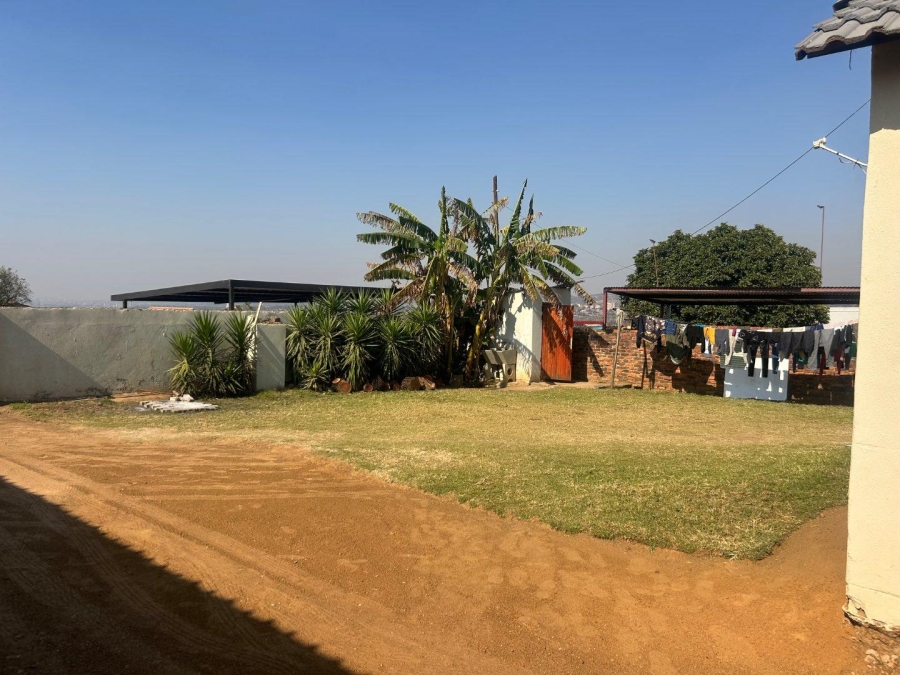 8 Bedroom Property for Sale in Lotus Gardens Gauteng