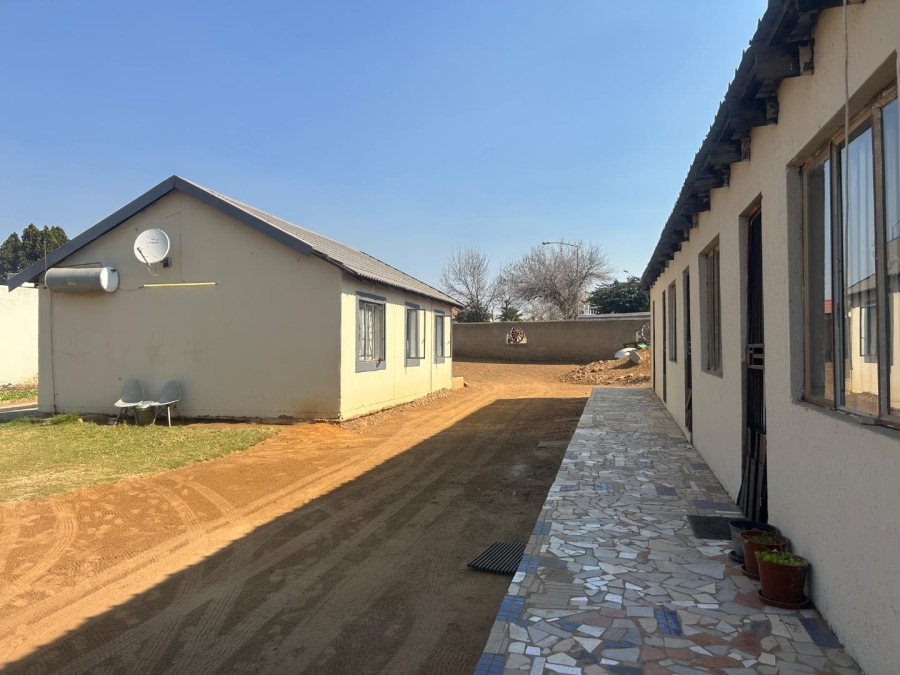 8 Bedroom Property for Sale in Lotus Gardens Gauteng