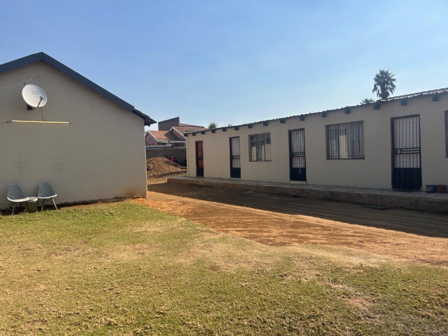 8 Bedroom Property for Sale in Lotus Gardens Gauteng