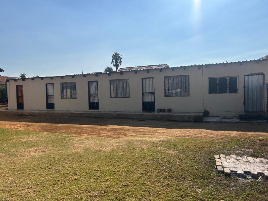 8 Bedroom Property for Sale in Lotus Gardens Gauteng