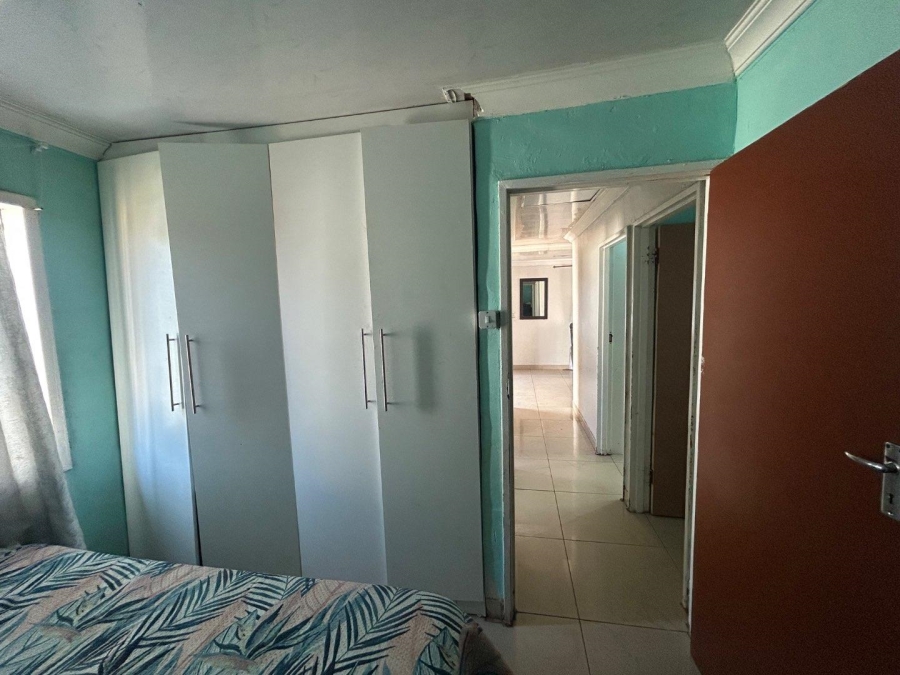 8 Bedroom Property for Sale in Lotus Gardens Gauteng