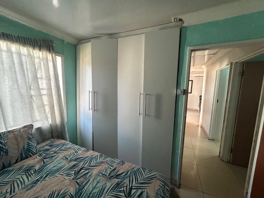 8 Bedroom Property for Sale in Lotus Gardens Gauteng
