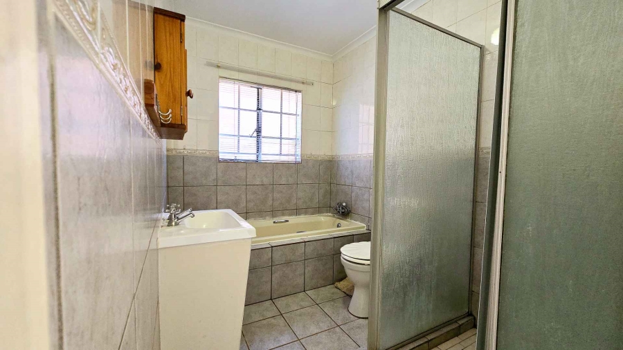 2 Bedroom Property for Sale in Doornpoort Gauteng