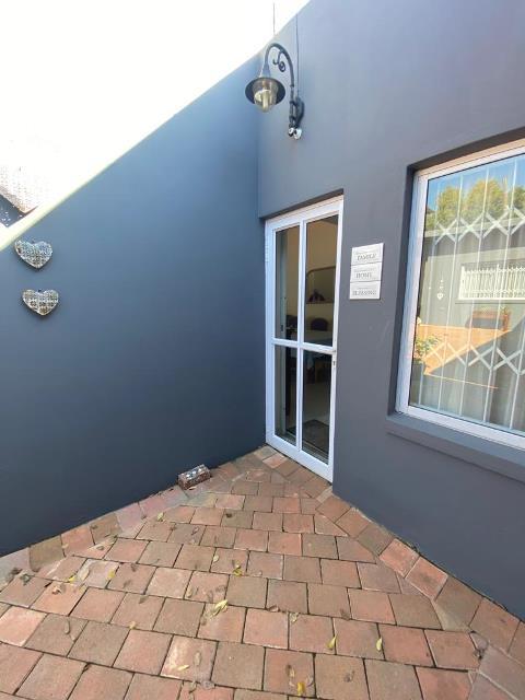 To Let 1 Bedroom Property for Rent in Linden Gauteng