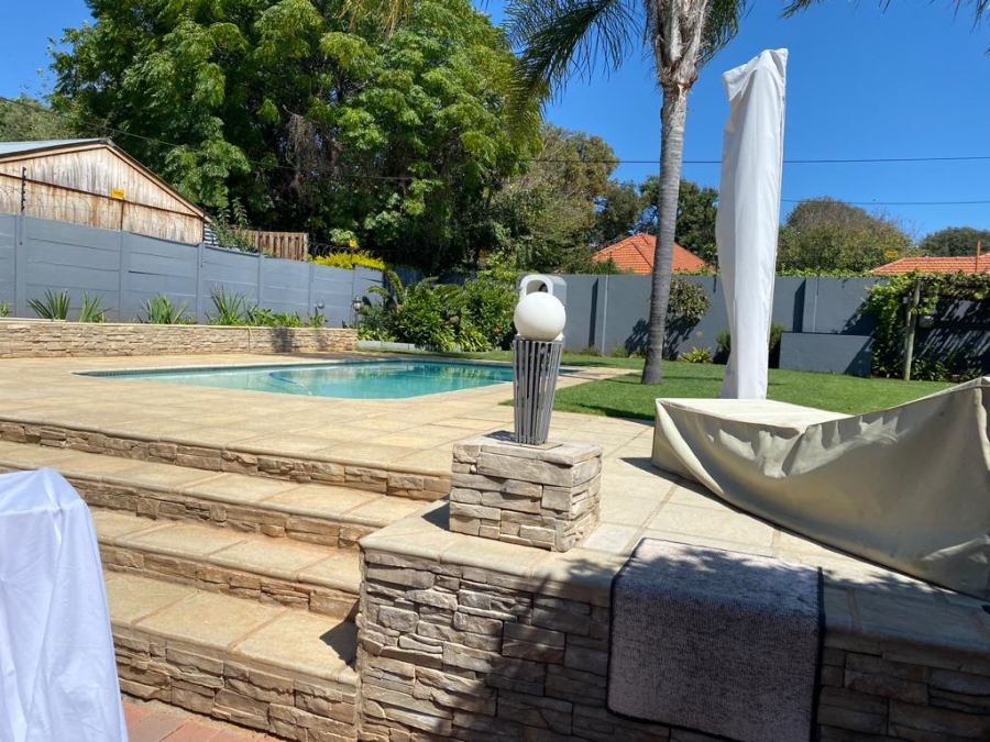 To Let 1 Bedroom Property for Rent in Linden Gauteng