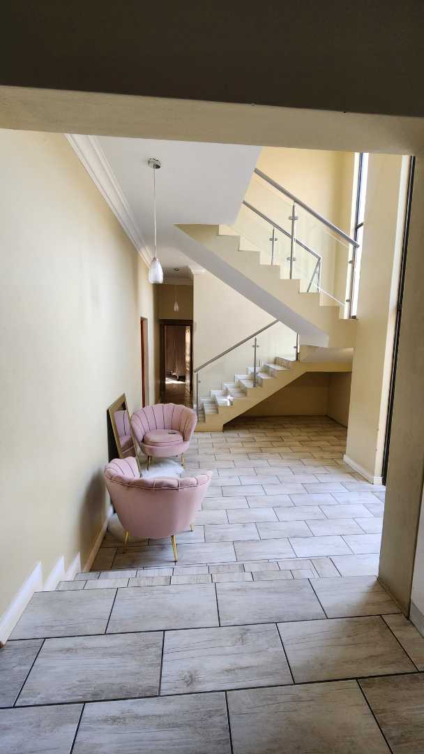 5 Bedroom Property for Sale in Ninapark Gauteng
