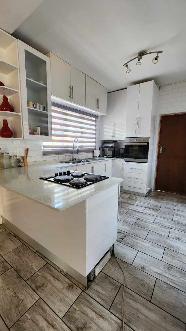 5 Bedroom Property for Sale in Ninapark Gauteng