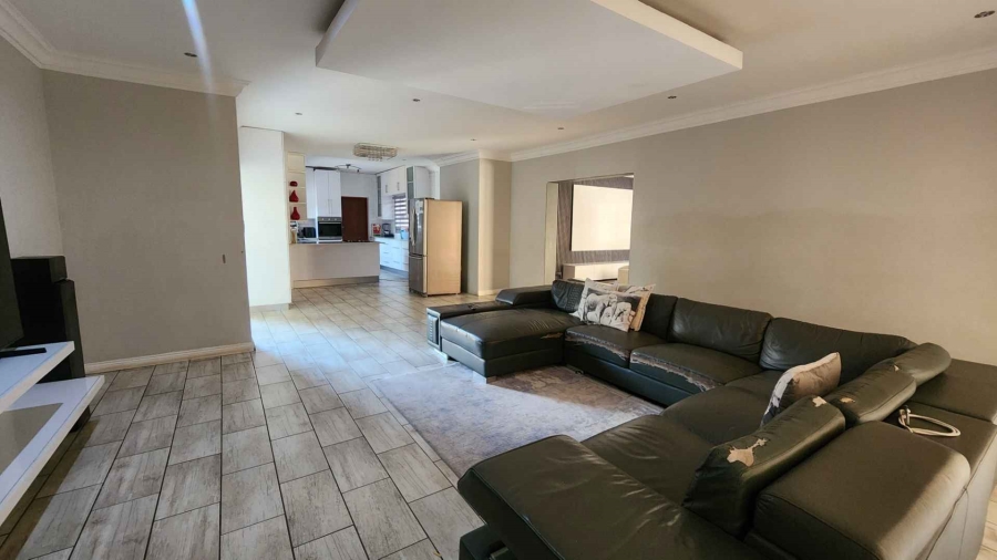 5 Bedroom Property for Sale in Ninapark Gauteng