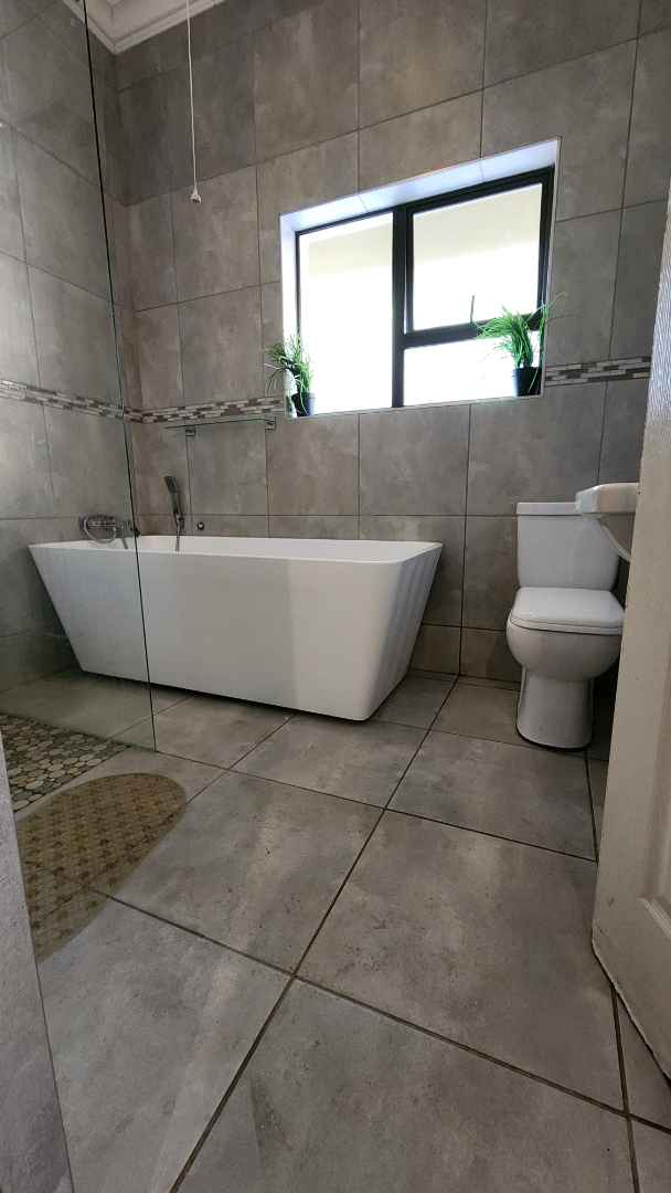 5 Bedroom Property for Sale in Ninapark Gauteng