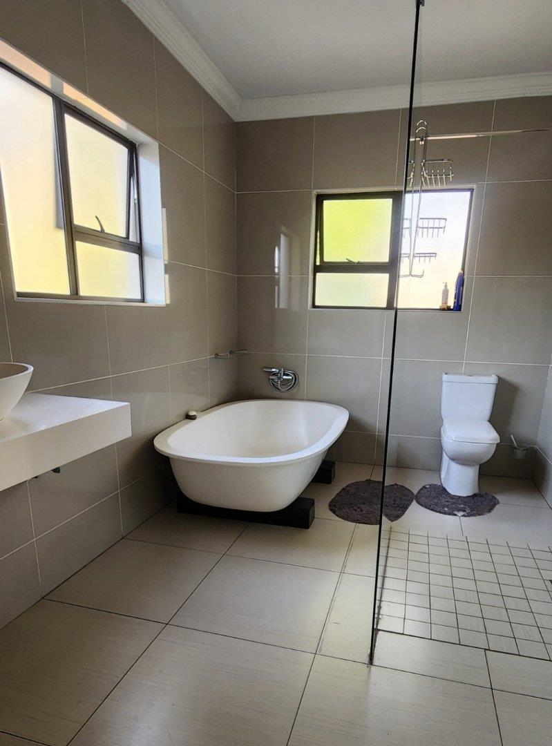 5 Bedroom Property for Sale in Ninapark Gauteng