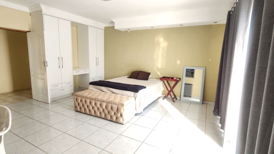 5 Bedroom Property for Sale in Ninapark Gauteng