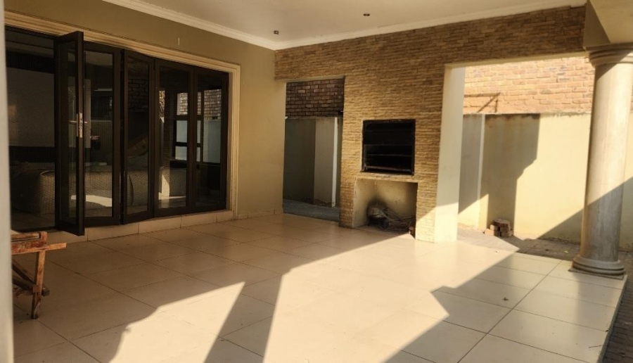 5 Bedroom Property for Sale in Ninapark Gauteng