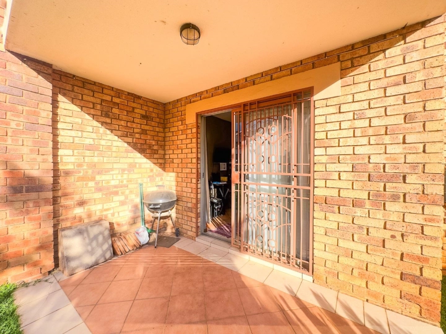 To Let 2 Bedroom Property for Rent in Mooikloof Ridge Gauteng