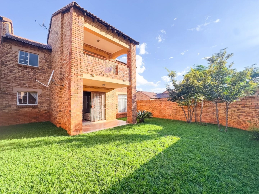 To Let 2 Bedroom Property for Rent in Mooikloof Ridge Gauteng
