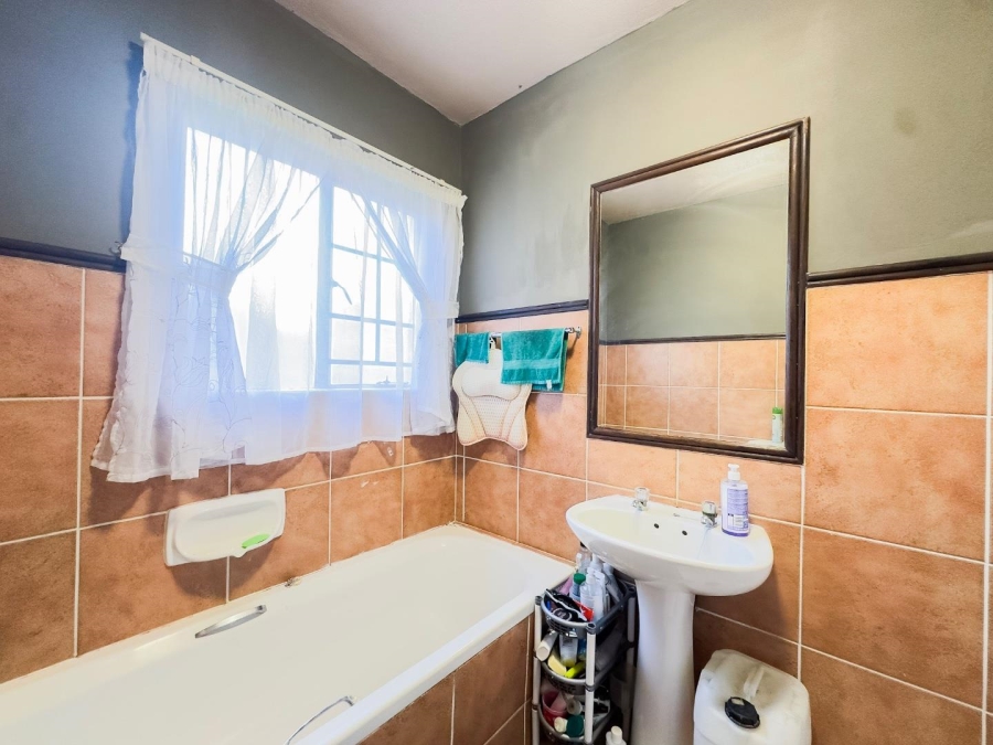 To Let 2 Bedroom Property for Rent in Mooikloof Ridge Gauteng