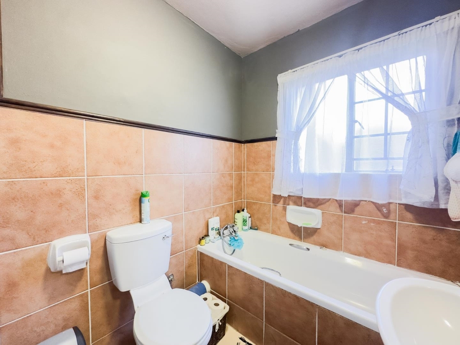 To Let 2 Bedroom Property for Rent in Mooikloof Ridge Gauteng