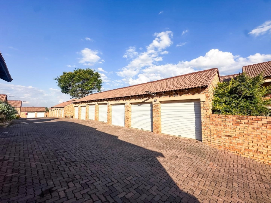 To Let 2 Bedroom Property for Rent in Mooikloof Ridge Gauteng