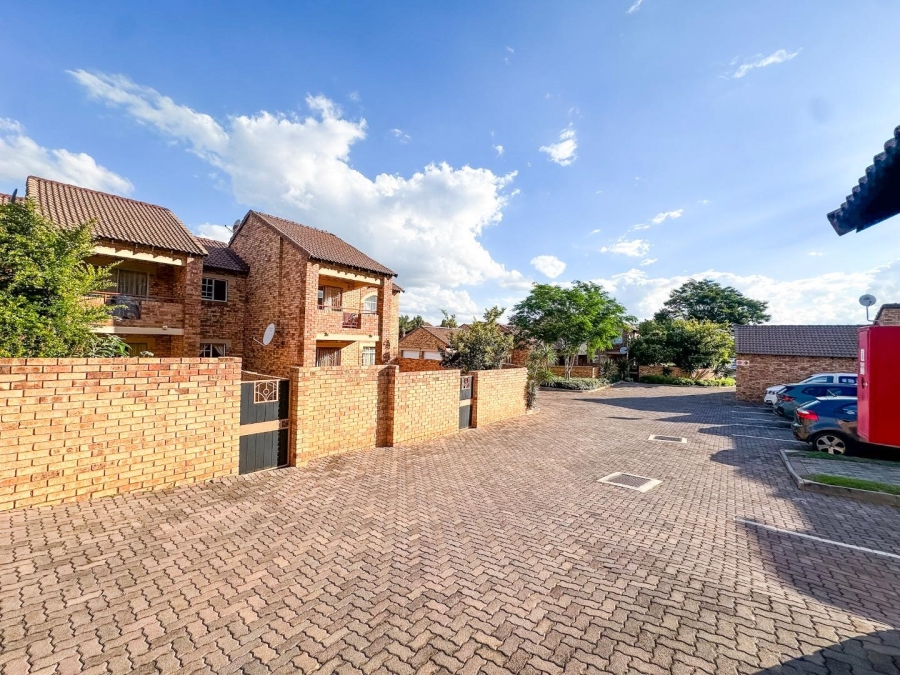 To Let 2 Bedroom Property for Rent in Mooikloof Ridge Gauteng