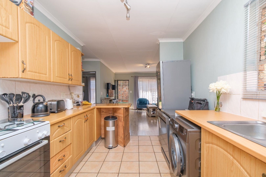 2 Bedroom Property for Sale in Die Hoewes Gauteng
