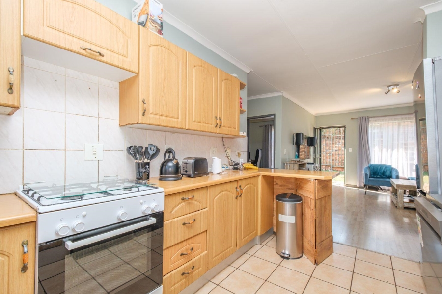 2 Bedroom Property for Sale in Die Hoewes Gauteng