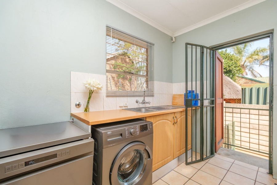 2 Bedroom Property for Sale in Die Hoewes Gauteng