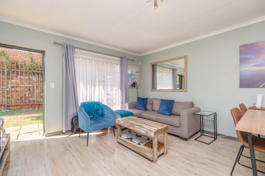 2 Bedroom Property for Sale in Die Hoewes Gauteng