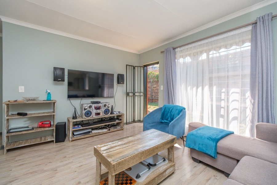 2 Bedroom Property for Sale in Die Hoewes Gauteng