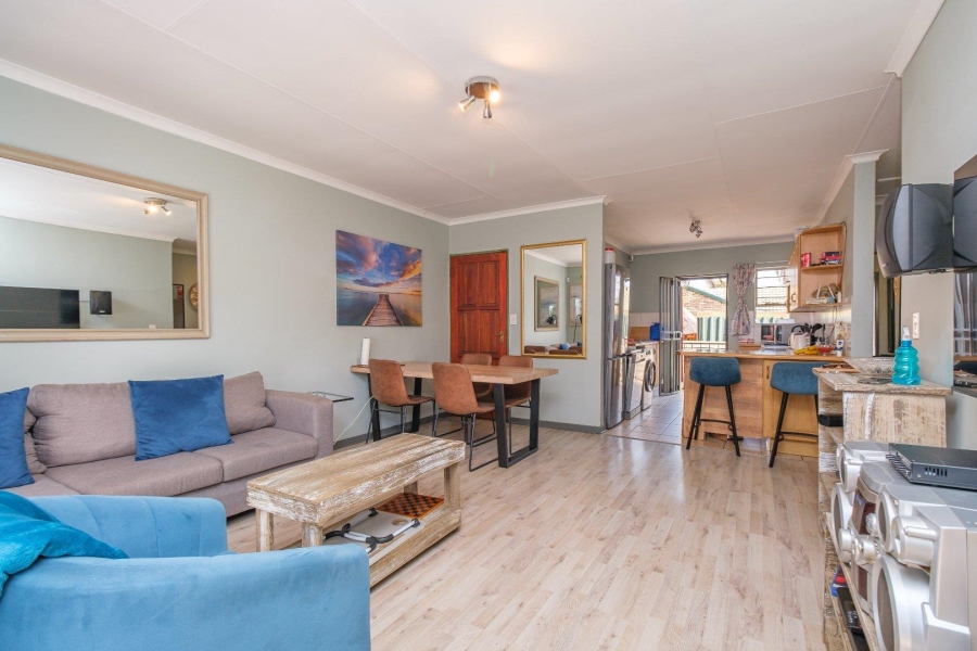 2 Bedroom Property for Sale in Die Hoewes Gauteng