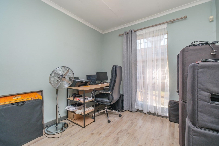 2 Bedroom Property for Sale in Die Hoewes Gauteng