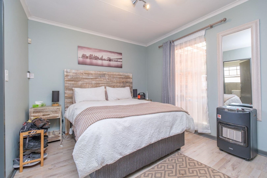 2 Bedroom Property for Sale in Die Hoewes Gauteng