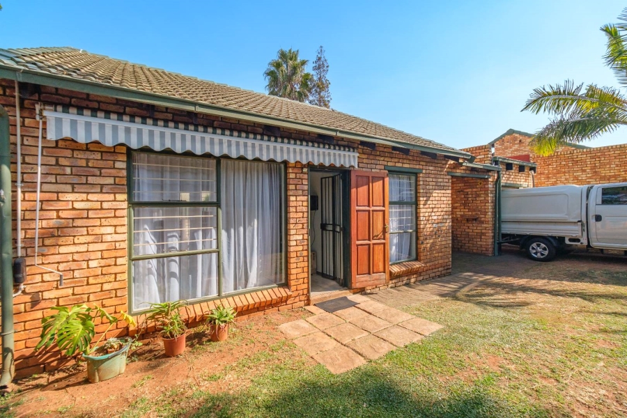 2 Bedroom Property for Sale in Die Hoewes Gauteng