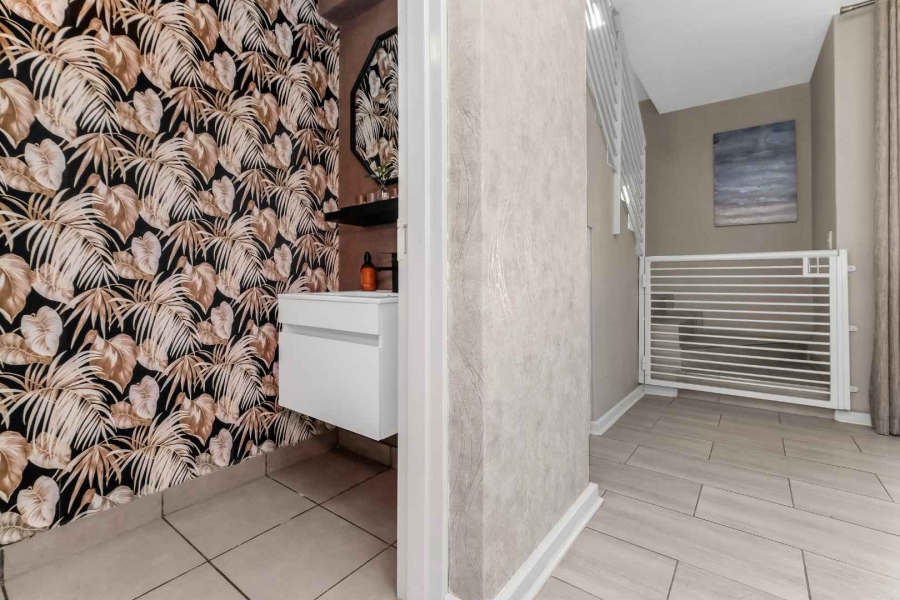 2 Bedroom Property for Sale in Lonehill Gauteng
