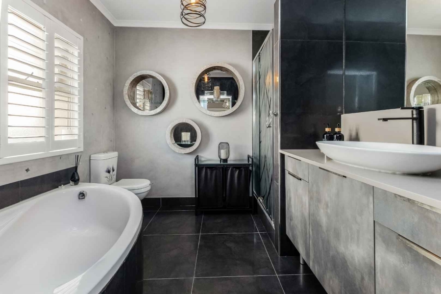 2 Bedroom Property for Sale in Lonehill Gauteng