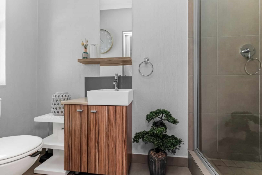 2 Bedroom Property for Sale in Lonehill Gauteng